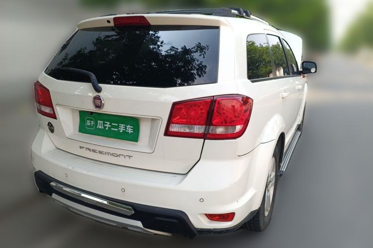 Used Fiat Freemont 2012 2.4L Luxury Edition Rear Right 45 Deg