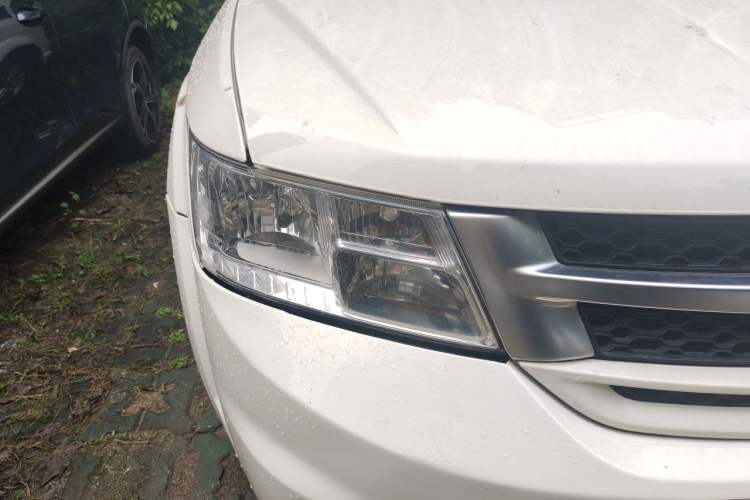 Used Fiat Freemont 2012 2.4L Luxury Edition Right Front Headlight