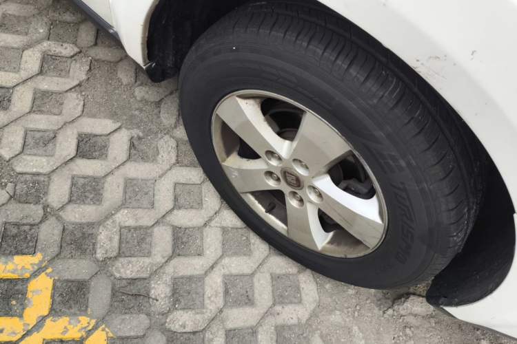 Used Fiat Freemont 2012 2.4L Luxury Edition Right Front Wheel Hub