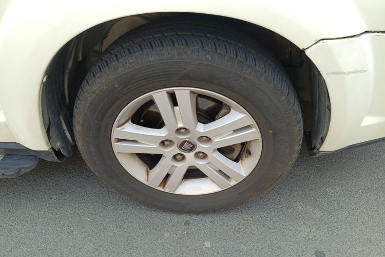 Used Fiat Freemont 2012 2.4L Luxury Edition Right Front Wheel Hub