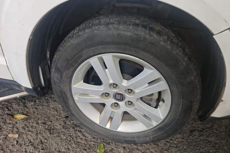 Used Fiat Freemont 2012 2.4L Luxury Edition Right Front Wheel Hub