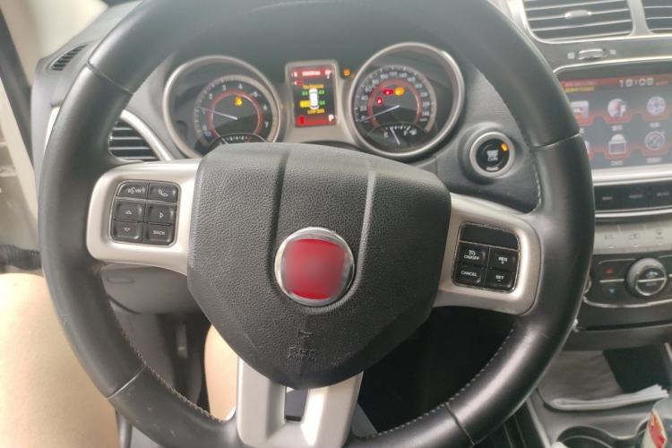 Used Fiat Freemont 2012 2.4L Luxury Edition Steering Wheel