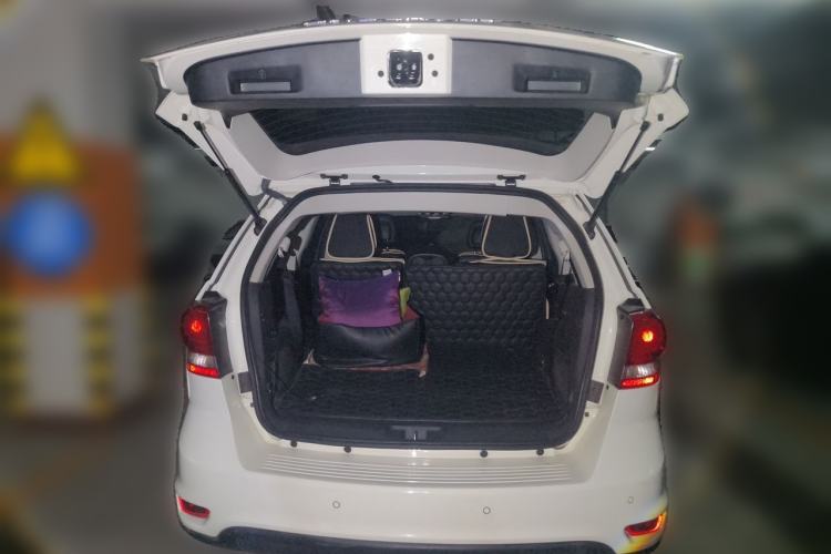 Used Fiat Freemont 2012 2.4L Luxury Edition Trunk
