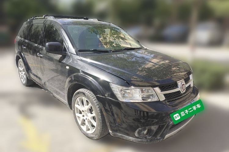 Used Fiat Freemont 2013 3.6L Intelligent All-Wheel-Drive Version Front Right 45 Deg