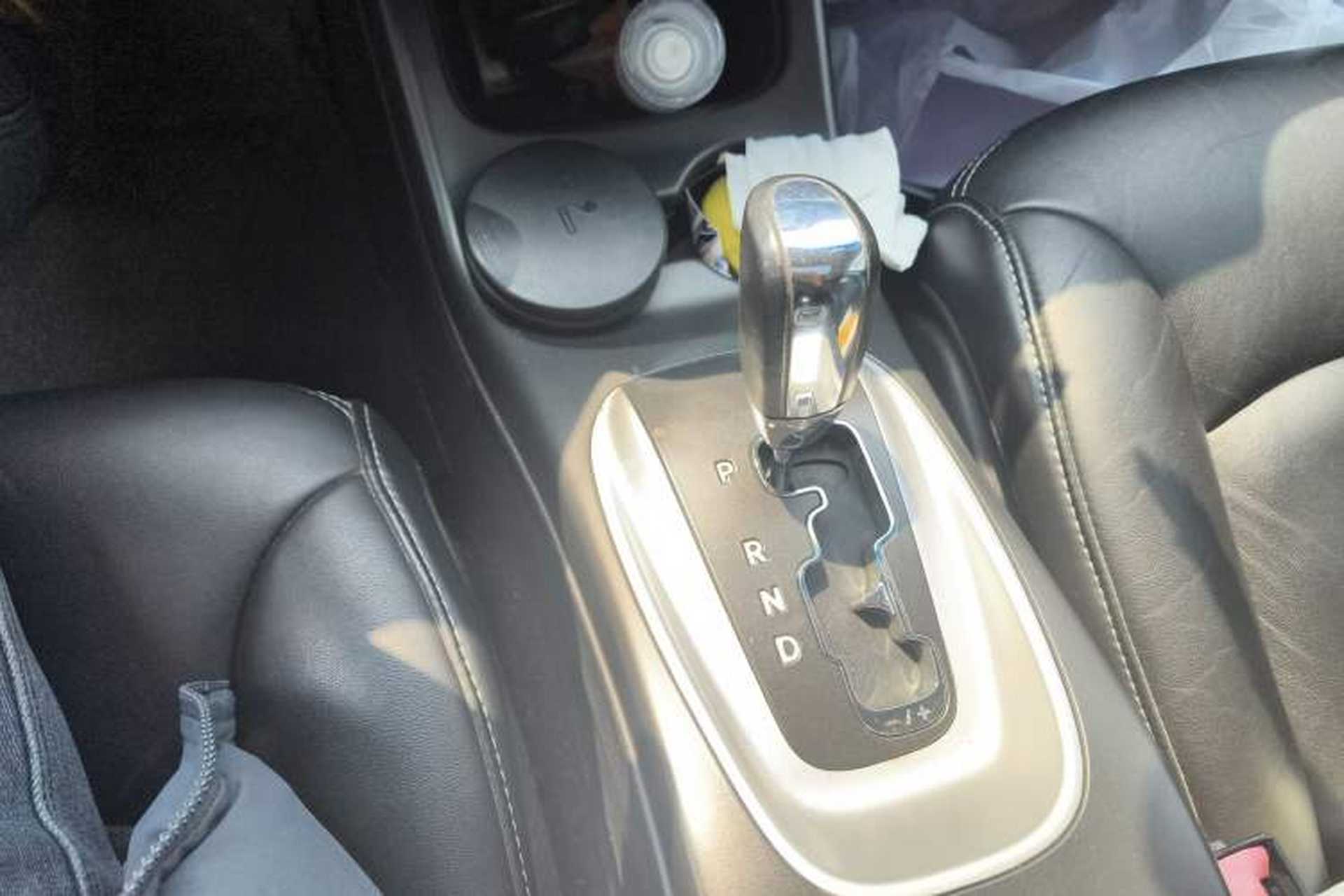 Used Fiat Freemont 2013 2.4L Luxury Navigation Edition Gear Lever