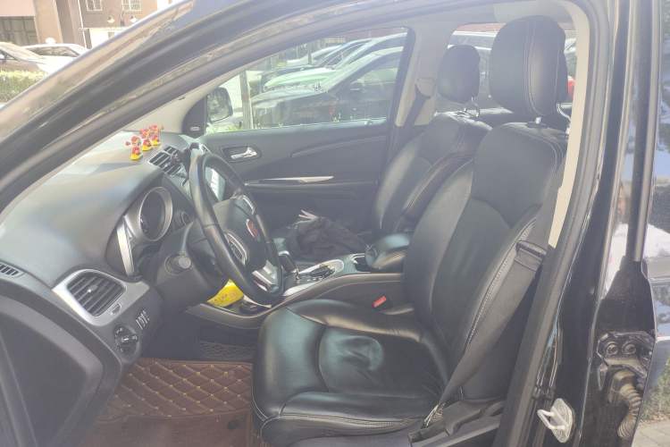 Used Fiat Freemont 2013 3.6L Intelligent All-Wheel-Drive Version Left Front Seat
