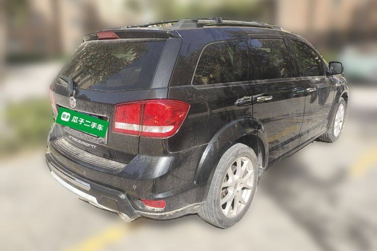 Used Fiat Freemont 2013 3.6L Intelligent All-Wheel-Drive Version Rear Right 45 Deg