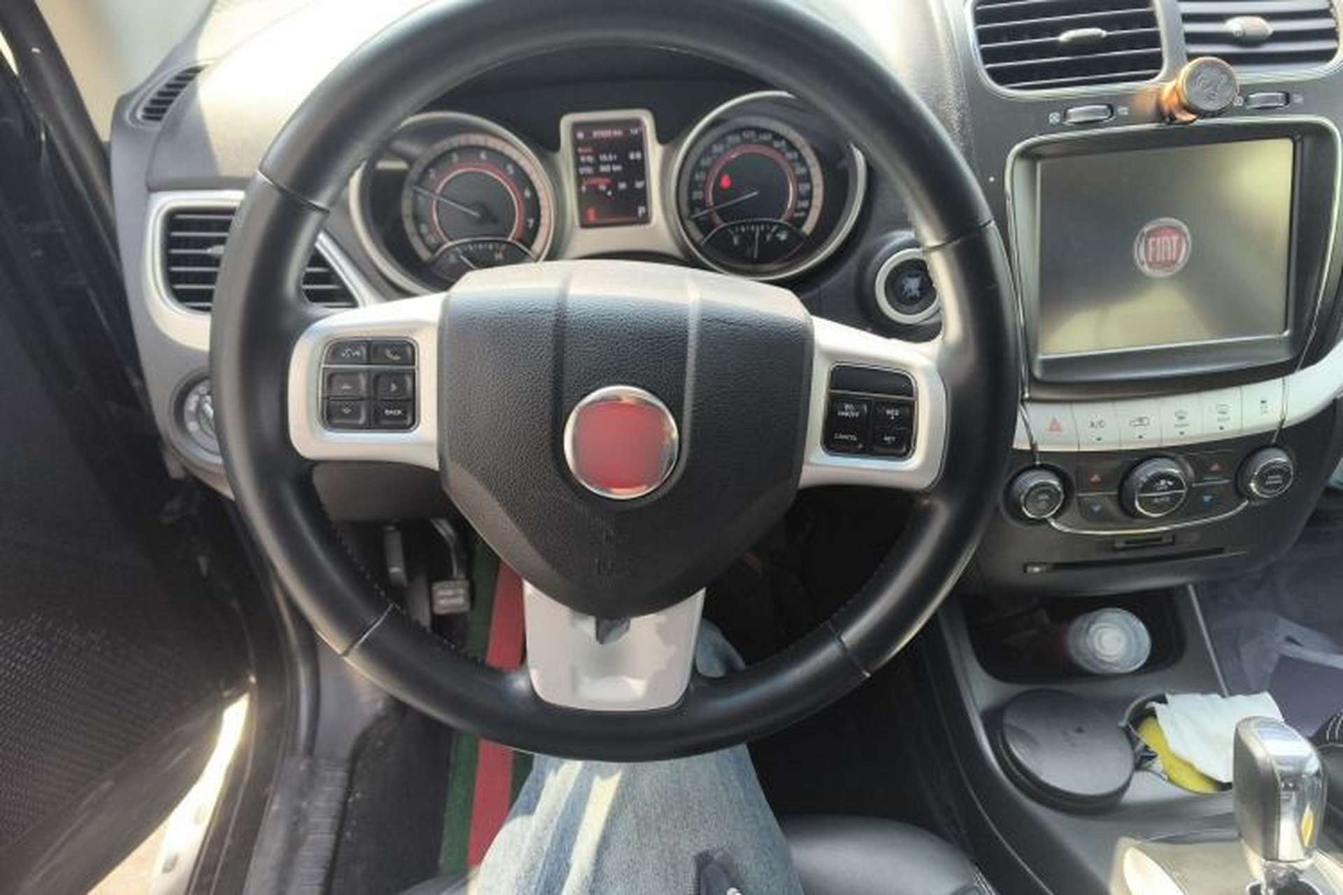 Used Fiat Freemont 2013 2.4L Luxury Navigation Edition Steering Wheel
