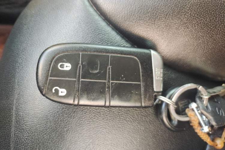 Used Fiat Freemont 2013 3.6L Intelligent All-Wheel-Drive Version Vehicle Key
