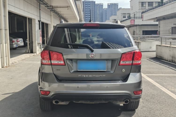 Used Fiat Freemont 2013 3.6L Intelligent All-Wheel-Drive Version Exterior 4