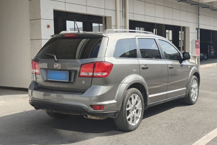 Used Fiat Freemont 2013 3.6L Intelligent All-Wheel-Drive Version Exterior 6