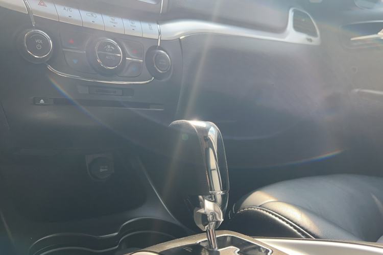 Used Fiat Freemont 2013 3.6L Intelligent All-Wheel-Drive Version Gear Lever