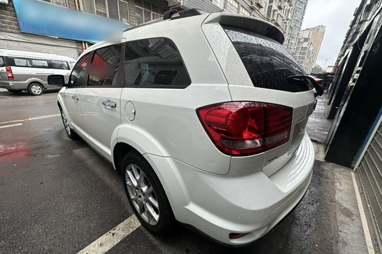 Used Fiat Freemont 2013 3.6L Intelligent All-Wheel-Drive Version Exterior 3