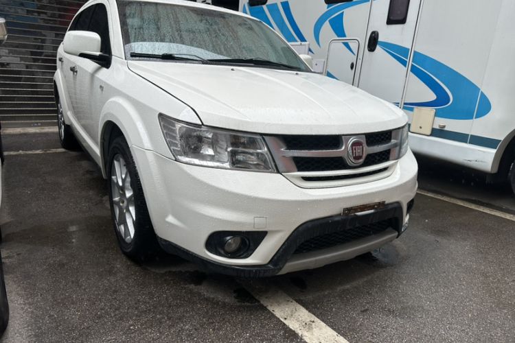 Used Fiat Freemont 2013 3.6L Intelligent All-Wheel-Drive Version Exterior 5
