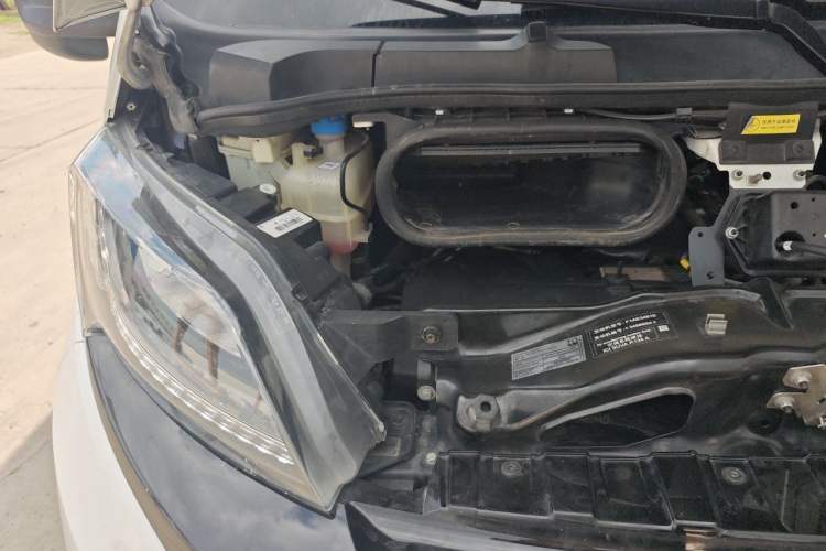 Used Fiat Freemont  Engine Bay Right