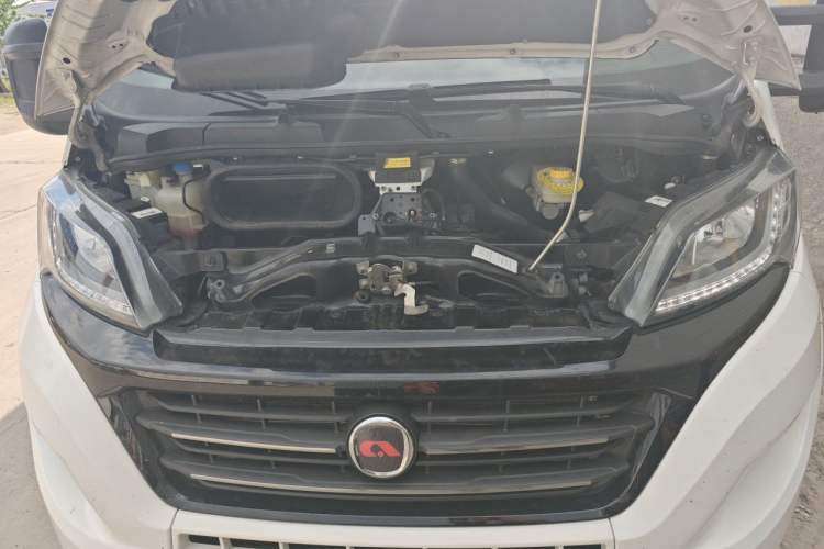 Used Fiat Freemont  Engine Bay