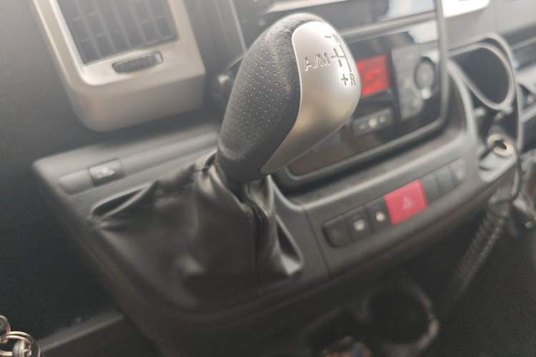 Used Fiat Freemont  Gear Lever