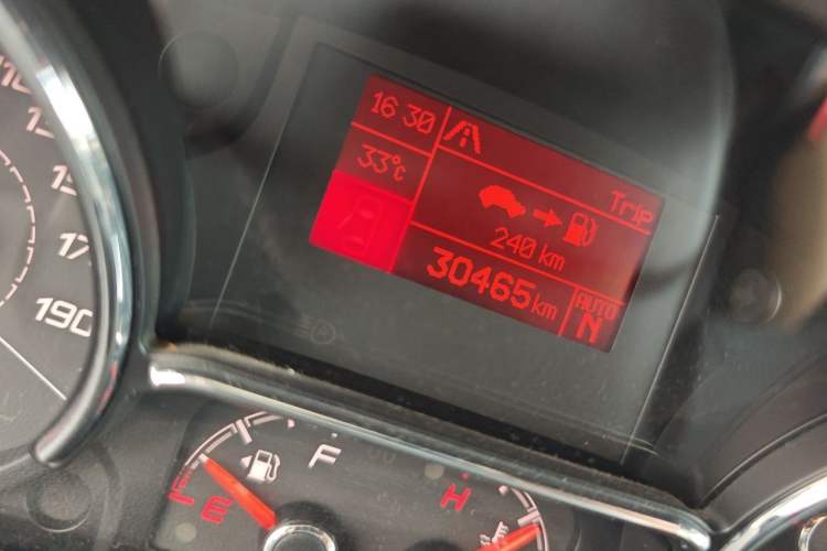 Used Fiat Freemont  Odometer Close Up