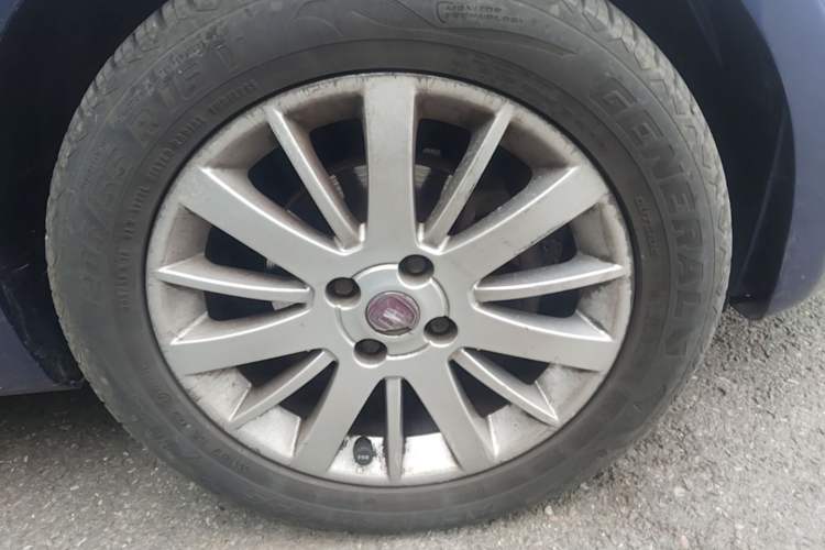 Used Fiat Grande Punto 2008 1.4 Active Version Right Front Wheel Hub