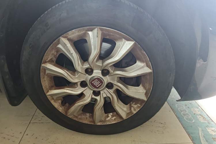 Used Fiat Ottimo 2014 1.4T Automatic Comfort Edition Right Front Wheel Hub