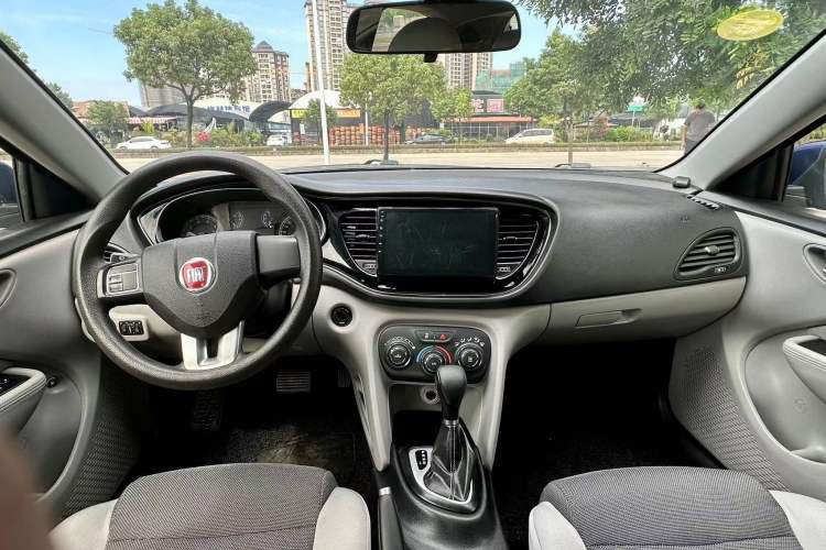 Used Fiat Ottimo 2014 1.4T Automatic Fashion Edition Center Console