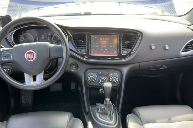 Used Fiat Ottimo 2014 1.4T Automatic Comfort Edition Center Console
