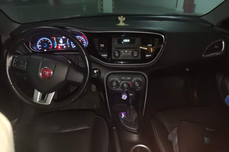 Used Fiat Ottimo 2014 1.4T Automatic Comfort Edition Center Console