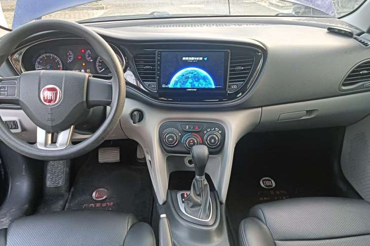 Used Fiat Ottimo 2014 1.4T Automatic Fashion Edition Center Console
