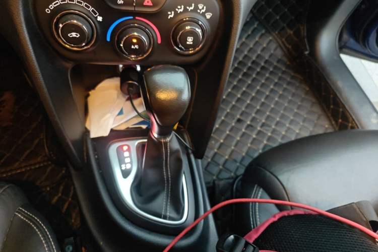 Used Fiat Ottimo 2014 1.4T Automatic Comfort Edition Gear Lever