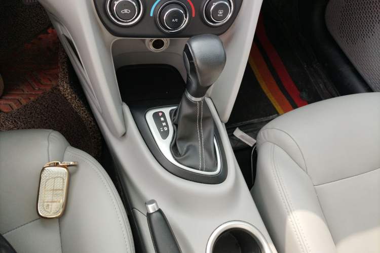 Used Fiat Ottimo 2014 1.4T Automatic Comfort Edition Gear Lever