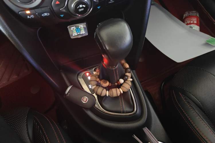 Used Fiat Ottimo 2014 1.4T Automatic Luxury Sport Edition Gear Lever