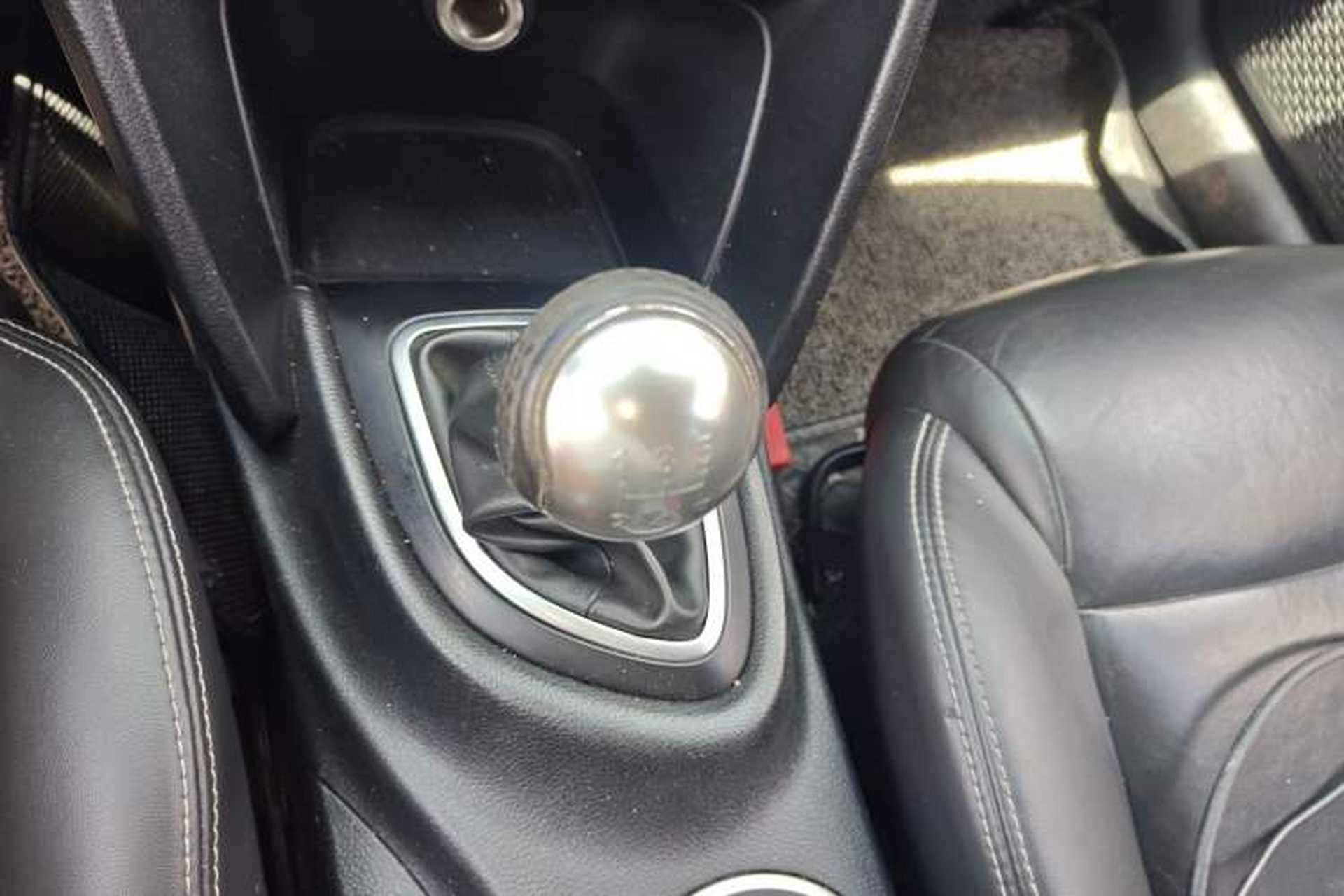 Used Fiat Ottimo 2014 1.4T Manual Comfort Edition Gear Lever