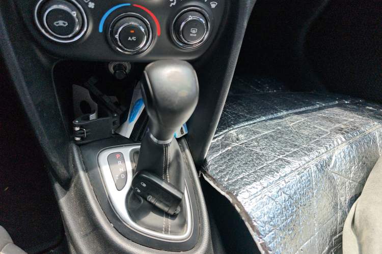 Used Fiat Ottimo 2014 1.4T Automatic Comfort Edition Gear Lever
