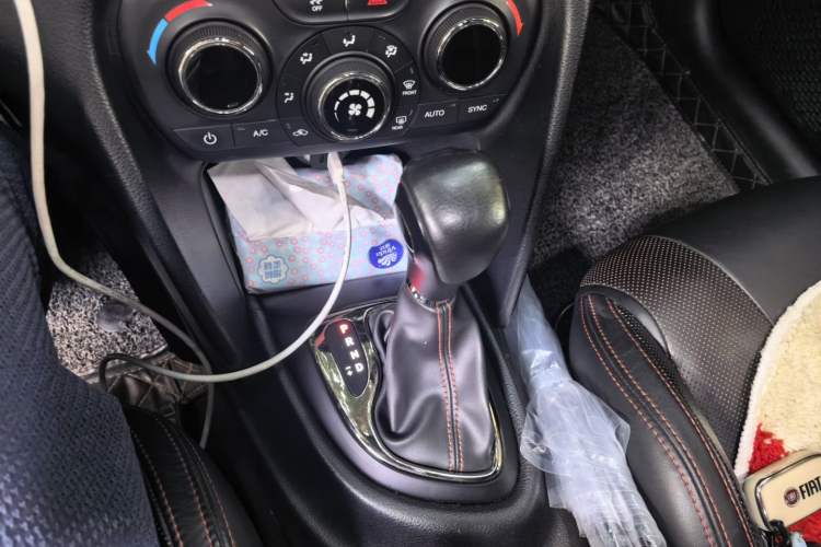 Used Fiat Ottimo 2014 1.4T Automatic Luxury Sport Edition Gear Lever