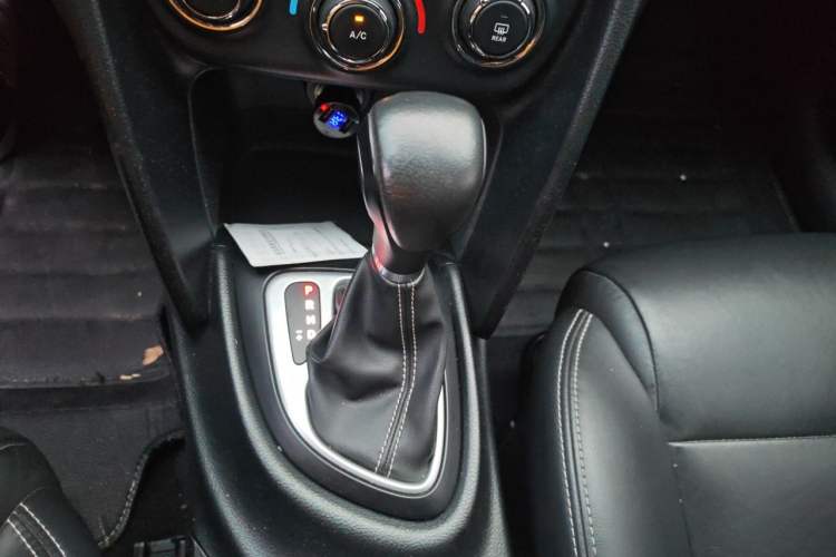 Used Fiat Ottimo 2014 1.4T Automatic Comfort Edition Gear Lever