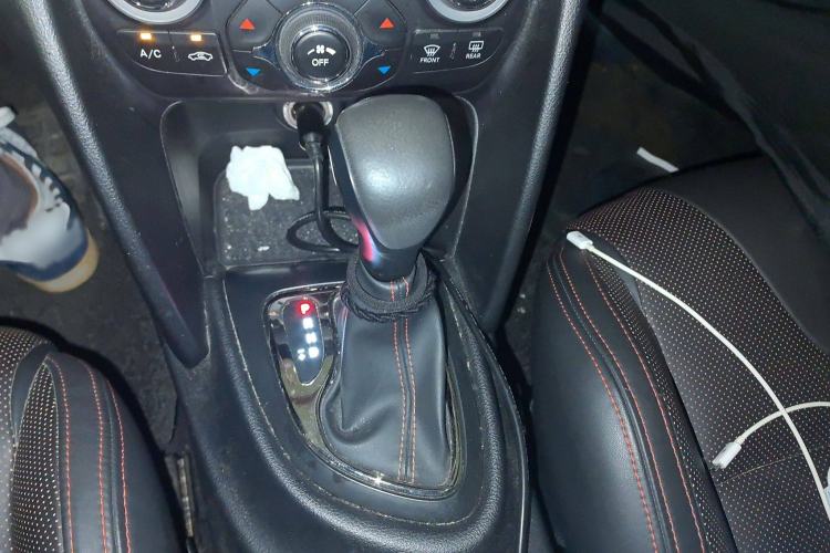 Used Fiat Ottimo 2014 1.4T Automatic Luxury Sport Edition Gear Lever