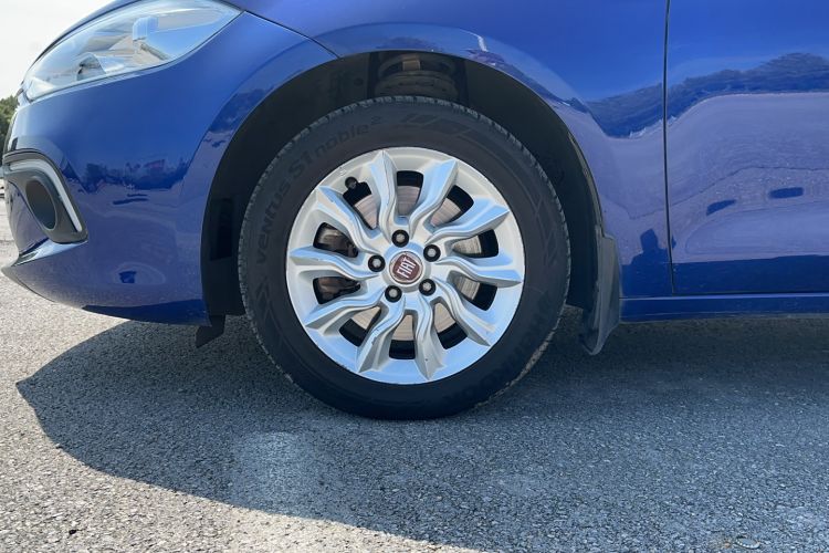Used Fiat Ottimo 2014 1.4T Automatic Comfort Edition Left Front Wheel Hub