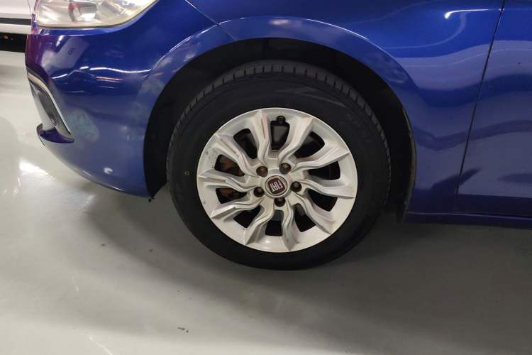 Used Fiat Ottimo 2014 1.4T Manual Comfort Edition Left Front Wheel Hub