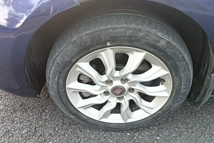 Used Fiat Ottimo 2014 1.4T Automatic Fashion Edition Left Front Wheel Hub