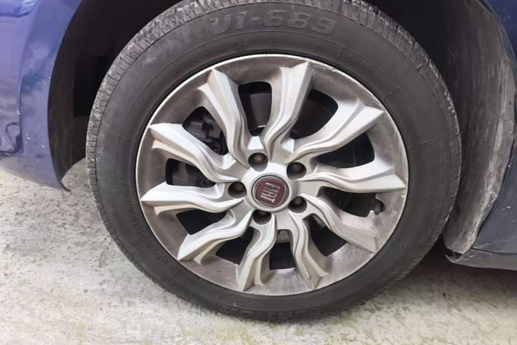 Used Fiat Ottimo 2014 1.4T Automatic Comfort Edition Left Front Wheel Hub
