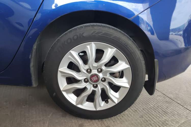 Used Fiat Ottimo 2014 1.4T Automatic Comfort Edition Left Rear Wheel Hub