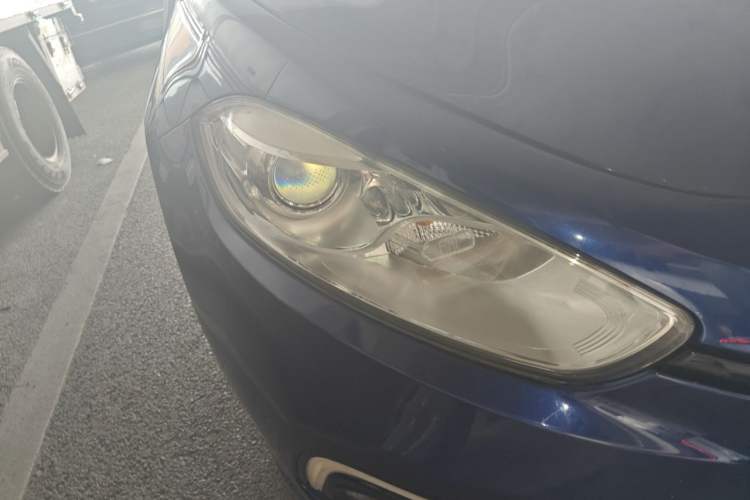 Used Fiat Ottimo 2014 1.4T Automatic Luxury Sport Edition Right Front Headlight