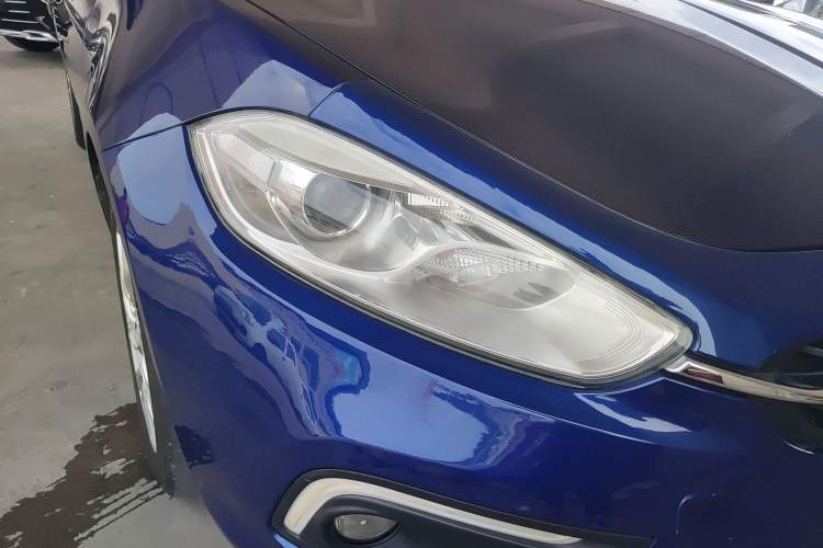 Used Fiat Ottimo 2014 1.4T Automatic Comfort Edition Right Front Headlight