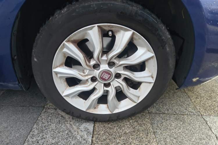Used Fiat Ottimo 2014 1.4T Automatic Comfort Edition Right Front Wheel Hub
