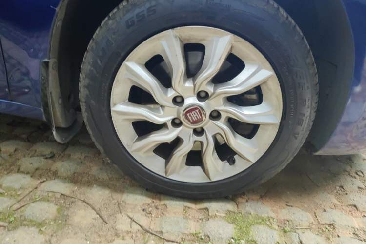 Used Fiat Ottimo 2014 1.4T Automatic Fashion Edition Right Front Wheel Hub