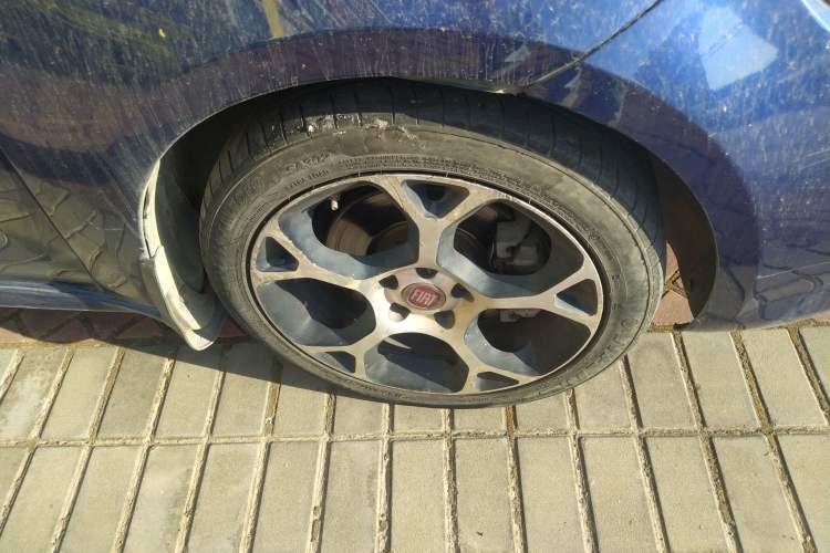 Used Fiat Ottimo 2014 1.4T Automatic Sport Edition Right Front Wheel Hub