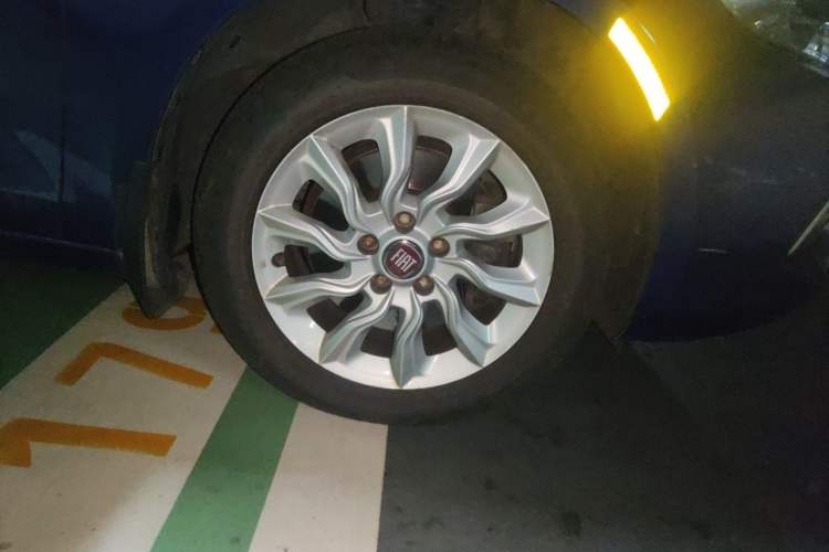 Used Fiat Ottimo 2014 1.4T Automatic Comfort Edition Right Front Wheel Hub