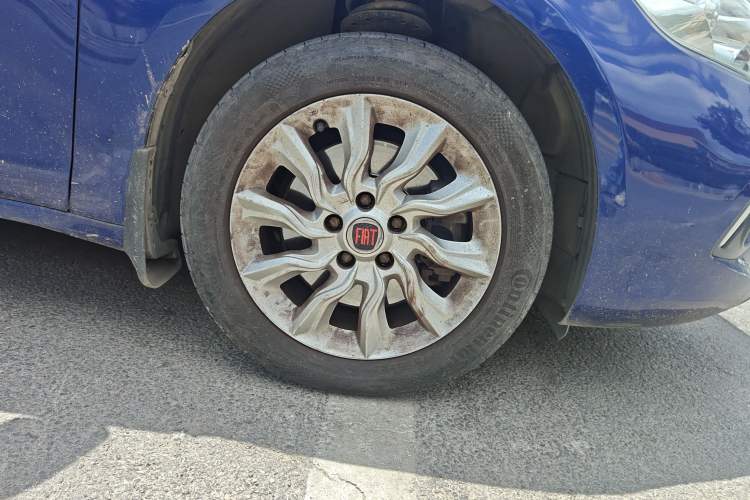 Used Fiat Ottimo 2014 1.4T Manual Comfort Edition Right Front Wheel Hub
