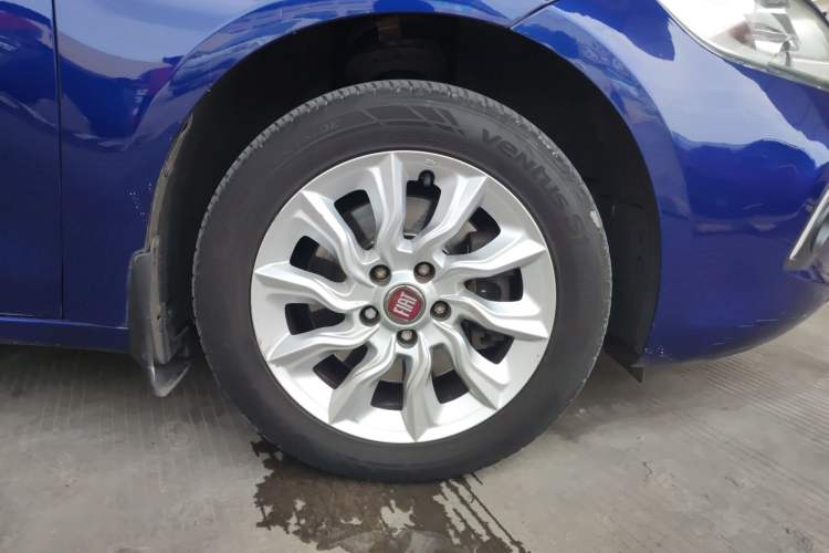 Used Fiat Ottimo 2014 1.4T Automatic Comfort Edition Right Front Wheel Hub