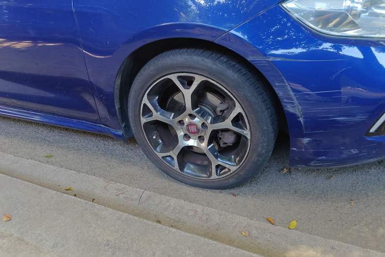 Used Fiat Ottimo 2014 1.4T Automatic Sport Edition Right Front Wheel Hub